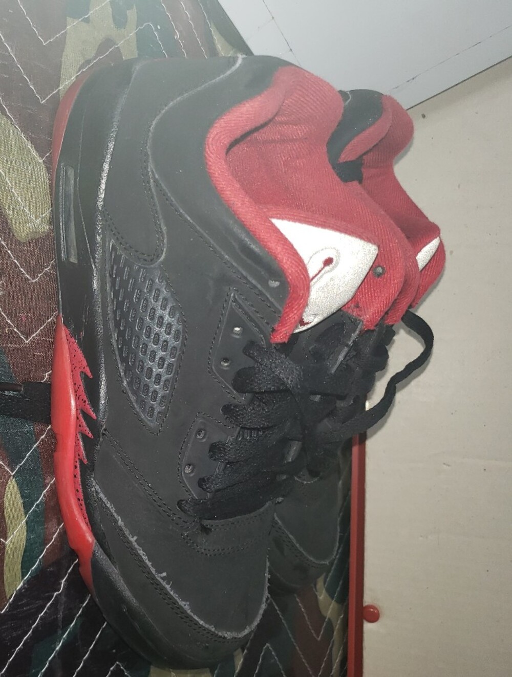 Nike Air Jordan 5 Retro Black / Red Youth Size 6Y